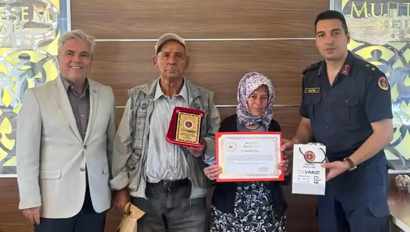 Tek Evinin Jandarmaya Bağışlandığı Duygusal Anlar Yaşandı