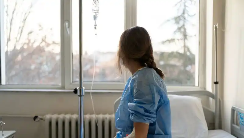 35 Yaşındaki Kadın Kanserle Mücadelesini ve Tecrübelerini Paylaştı