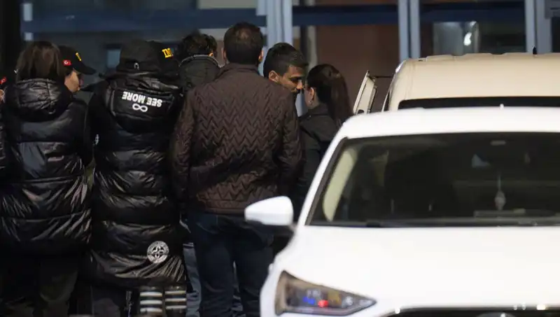 Dilan Polat ve Engin Polat Gözaltına Alındı: Sosyal Medya Hesapları İhlal Mi Edildi?